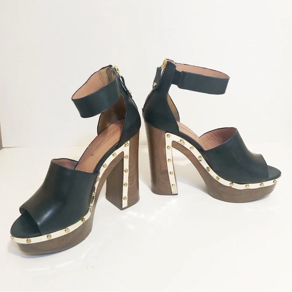BCBGMaxAzria bold platform